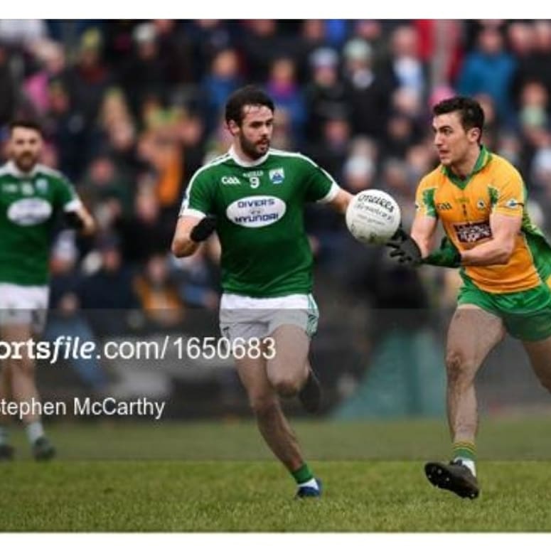 1884Sport's tweet photo. Our Shadow gloves being warn here by a few of the Gaoth Daobhair players including @odhranmacniallais & Dara O' Baoill from @gaothdobhairgaa against @corofin.gaa. Available now at https://t.co/3hwBVe7Z7t #gaelicfootball #gaa #peil #crokepark #gaothdobhairgaa #corofingaa #aibgaa https://t.co/DolHMsuR6T