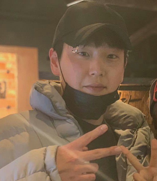 BAPstanfalando's tweet photo. POIS BEM OLHEM QUEM APARECEU SSISJJS PELO AMOR DE DEUS EU TAVA SENTINDO TANTA SAUDADE QUE NÃO TEM EXPLICAÇÃO, VOCÊS NÃO TEM NOÇÃO DE COMO VER ESSE ROSTINHO ME FAZ BEM, OLHEM AS BOCHECHAS CHEINHAS E ESSE SORRISINHO KIM HIMCHAN POR FAVOR https://t.co/dWuYu0aL3I