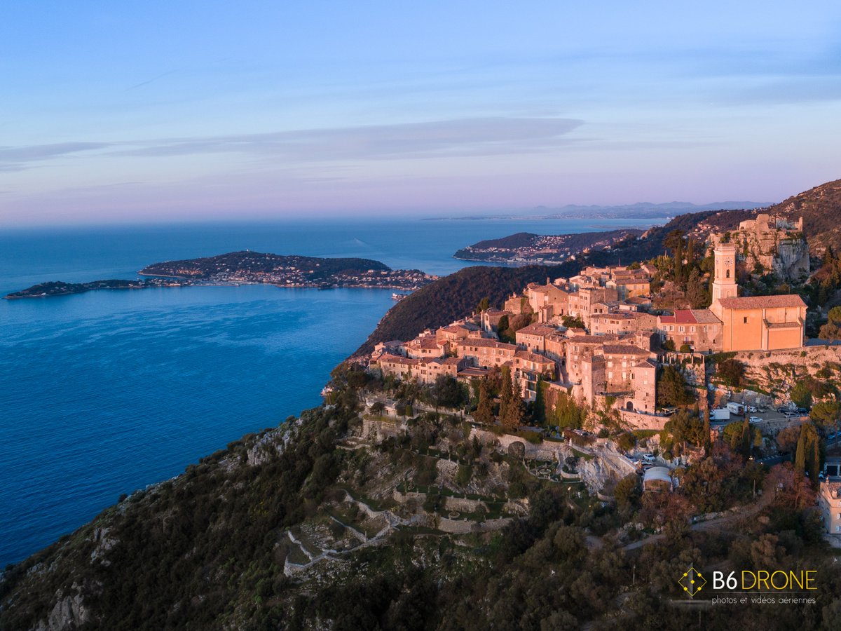 B6drone's tweet photo. La photo du jour Eze village.
#b6drone #eze #CotedAzurFrance #ezevillage #drone #tourisme https://t.co/rOR2pBU3Xk