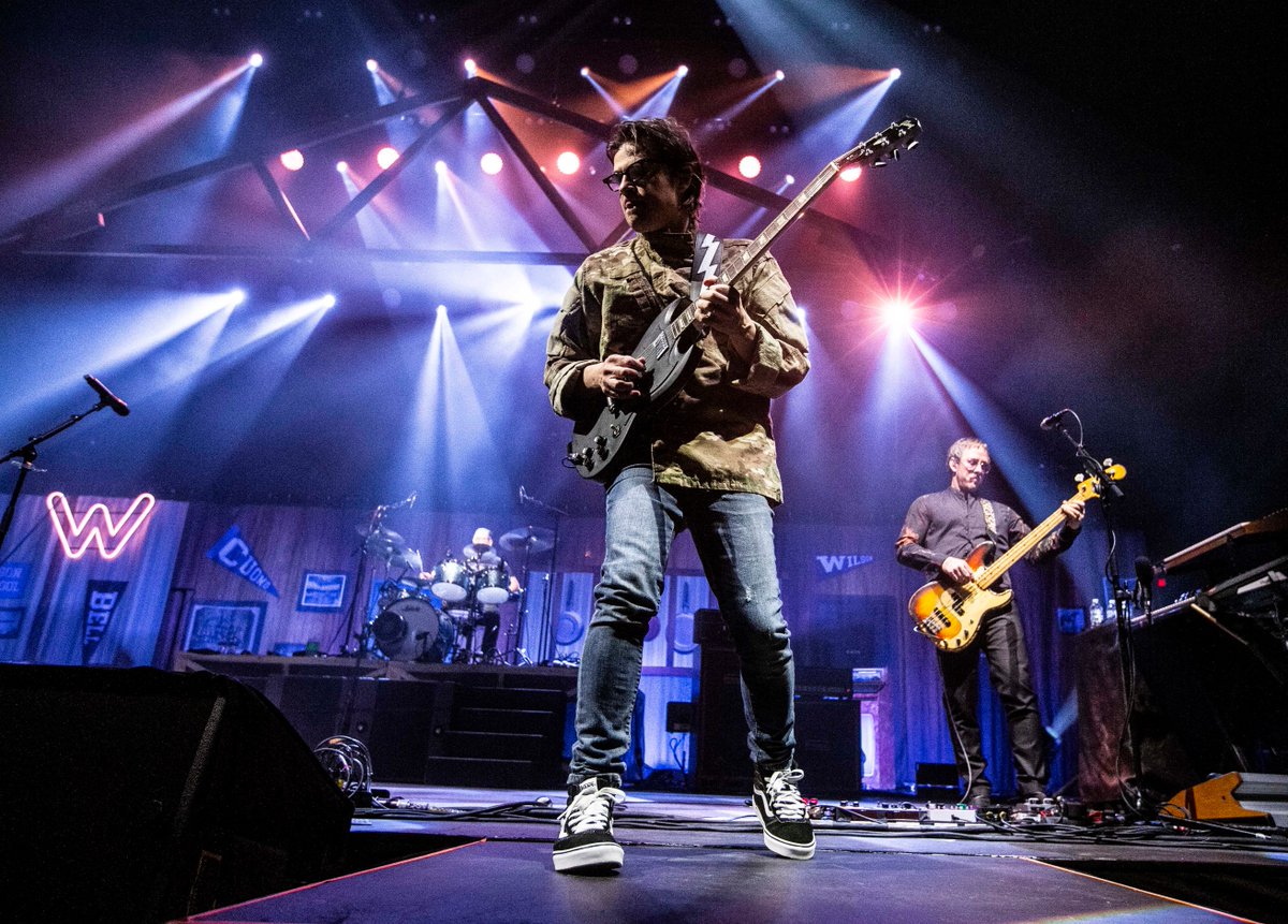 Weezer's tweet photo. Looking good, feeling good in Ohio https://t.co/hSppFZLGa9