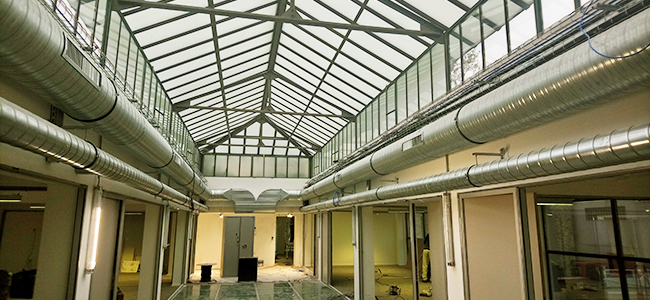 lysen_paris's tweet photo. Rénovation express du nouveau siège du @partisocialiste
La transformation du nouveau siège du PS, avec un parti pris esthétique très affirmé, a été réalisée en à peine trois mois. Une prouesse et une belle expérience pour @LYSEN. #renovation https://t.co/DR9nKMM3Zc https://t.co/Rla2EuUmKa