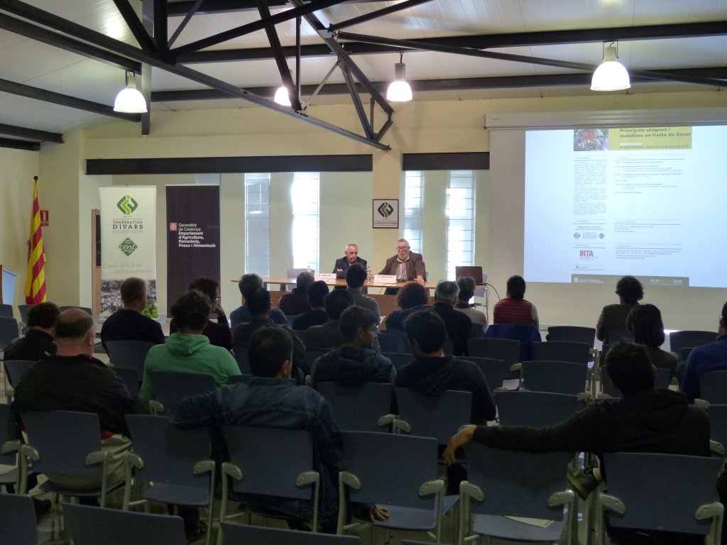 coopivars's tweet image. COMPROMESOS AMB EL SECTOR AGRÍCOLA: 50 agricultors han assistit aquest matí a la Jornada Principals plagues i malalties en fruita de llavor, on han pogut conèixer i debatre tècniques i decisions estratègiques #PATT2019 @agriculturacat @irtacat @ruralcat coopivars.coop/noticia?id=504