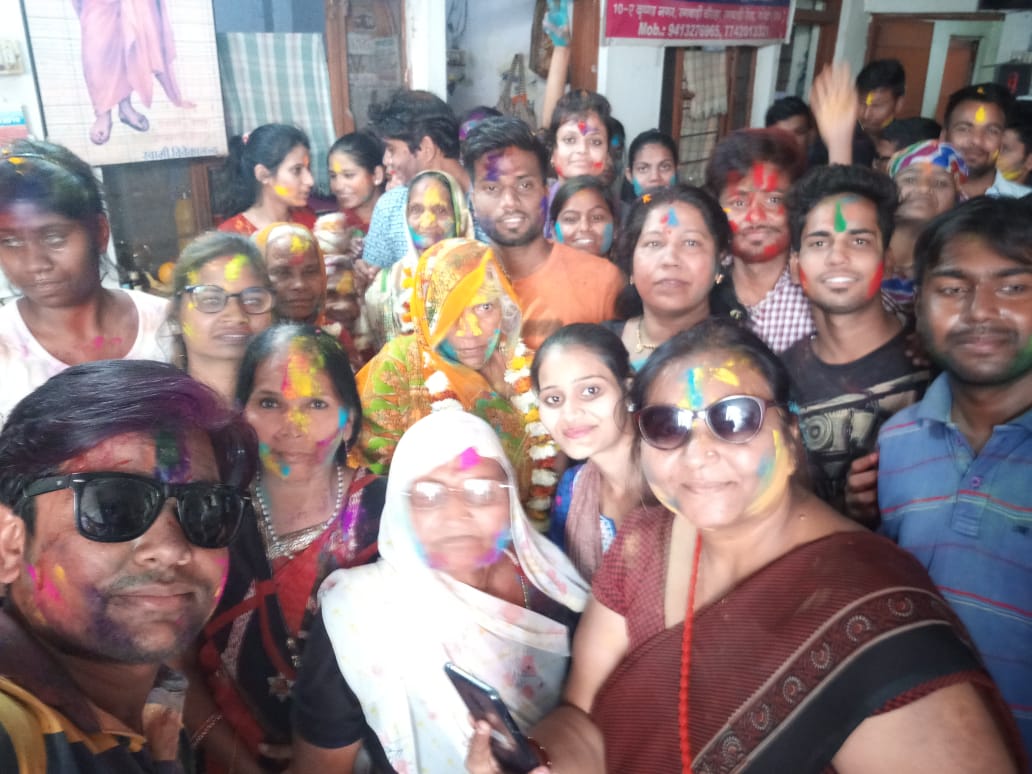 Deepans36603148's tweet photo. *Holi celebrate DEAF N DUMB N OLD AGE HOME..feeling blessed.. 
As Our upline taught us that

Ebiz करना हमारी *प्रकृति* है।
Ebiz ना करना हमारी *विकृति* है।
ओर Ebiz के साथ *social work* करना हमारी *संस्कृति* है।
 Jai Ebiz.. 🙏🏻🙏🏻🙏🏻
#justiceforebiz @narendramodi @PMOIndia https://t.co/6TFEIYnAC1