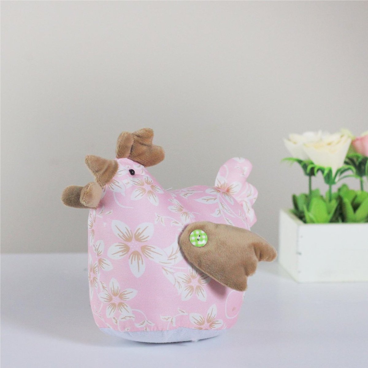 NorthLightStore's tweet image. Adding a pop of color and versatility to those spring decor shelves with this adorable vintage styled chicken.
#shopspring with #northlightseasonal 🤗💐#shopnorthlightseasonal #homedecor #springdecor #vintagedecor bit.ly/2HDcBaT