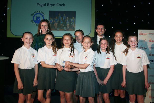 ExcellSupply's tweet photo. Team of the year award was won by Ysgol Bryn Coch, netball team, with Lisa Gwilym of S4C who hosted the awards. Do you know a Team that has surpassed expectations with a solid work ethic? Nominate them here - https://t.co/KY2BICKxu8 @DPSchoolsAwards #DPSA19 https://t.co/aFDof9AtN6