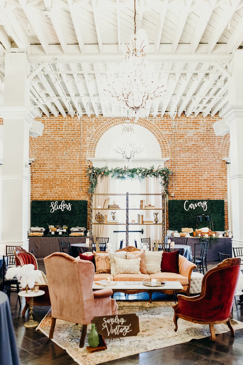 Have you ever attended one of our Taste of Jay’s? If not, you can check out our latest tasting on the blog!
jayscatering.com/blog/taste-of-…

#foodiefeature #dtsa #weddingphotography #vscofood #igfood #foodgram #bridal #sliders #burgers #nomnom #forkyeah #weddingfood