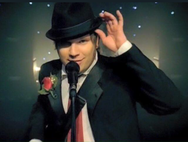 siozzhan's tweet photo. #KCA #VoteFallOutBoy m'lady https://t.co/oLwIkX8ITe