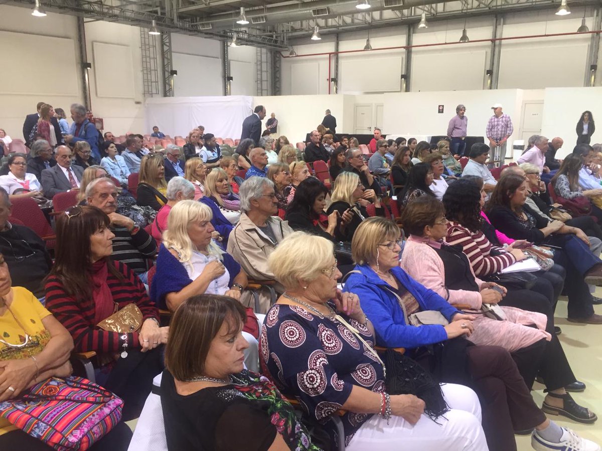 GobLocalesDes's tweet photo. #AHORA Comenzó el panel de Políticas sociosanitarias: tercera edad, niñez y género con la exposición de @nazabalkarina, @ArnaldoDMedina e @IsmaelAle1. #GobiernosLocalesLanús #GobiernosLocalesPBA https://t.co/3aMB1HZLdu
