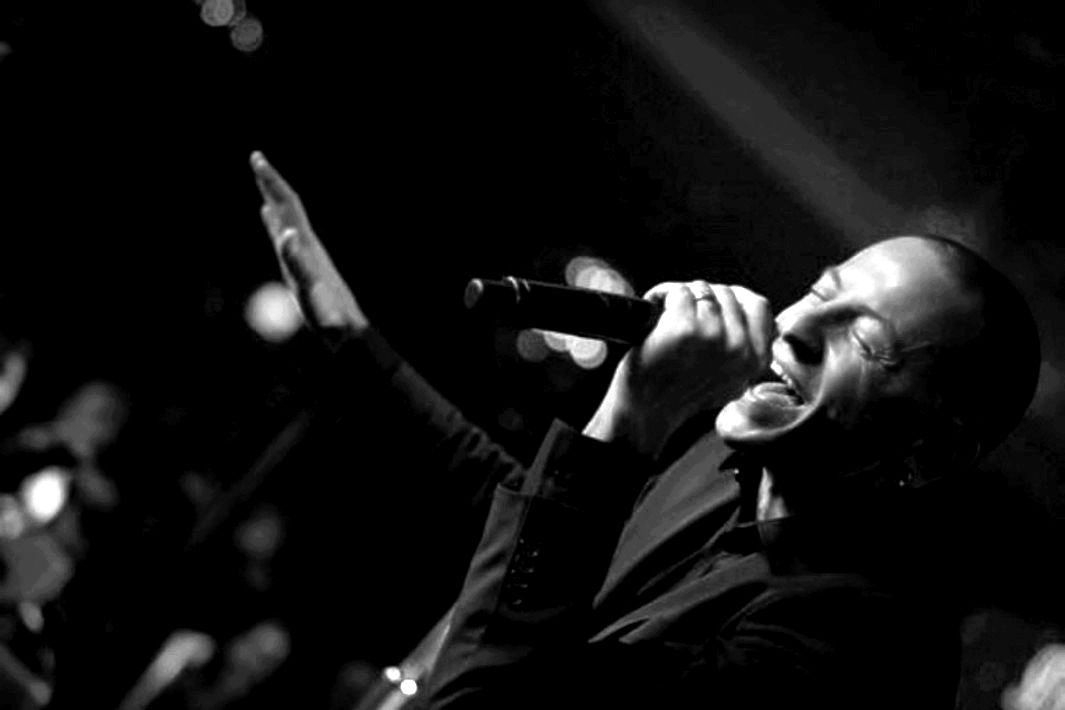 therealgreydaze's tweet photo. Happy 43rd Birthday to our singer &amp; longtime friend - @ChesterBe! 

We miss you so much. Long live your soul and music! 🖤 

Photo Credits: @LouvauPhoto  

#HappyBirthdayChester #GreyDaze #ChesterBennington https://t.co/wMn4c16g2N