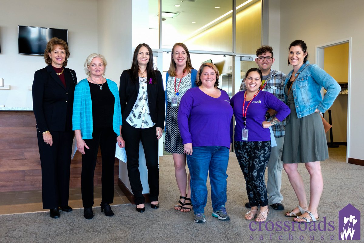 CrossroadsFTC's tweet photo. March is #NationalSocialWorkMonth! We are so grateful for the staff and volunteer advocates at Crossroads who work so hard to serve victims and their children every day! https://t.co/ObwyRDeEoS
