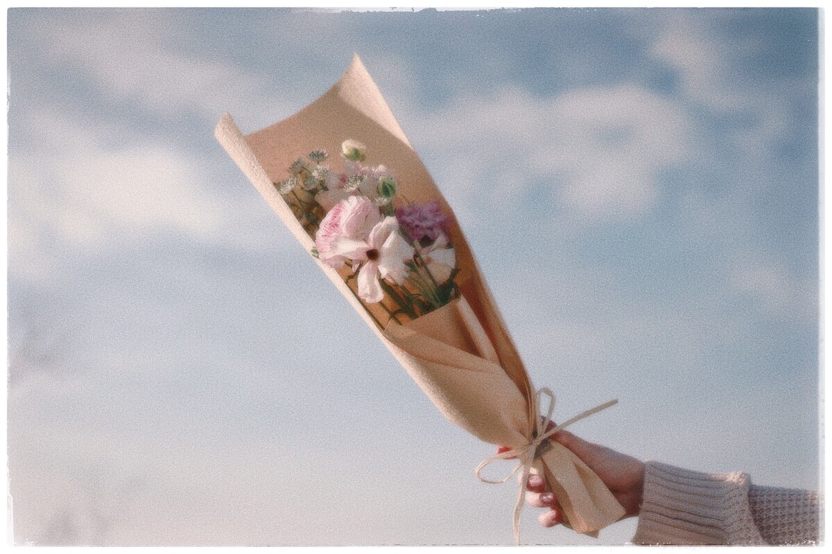 suzu55's tweet photo. 「春一日」

うららかな、そんな日差しのあたたかい日。いつものアトリエで、お花を見て。気になるお店を見ながら散歩して。のんびりと過ごし幸せな気分で、

▷model : 山本ゆうりさん @secret_mew 
・
#トコリエ #ファインダーは私のキャンバス https://t.co/DLfk3aMf1B