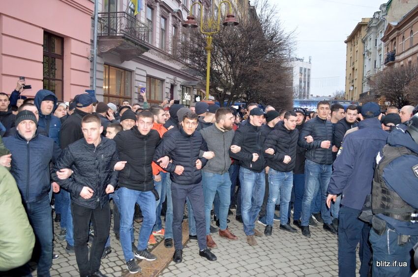 У Києві знову підпалили магазин Roshen - Цензор.НЕТ 8230
