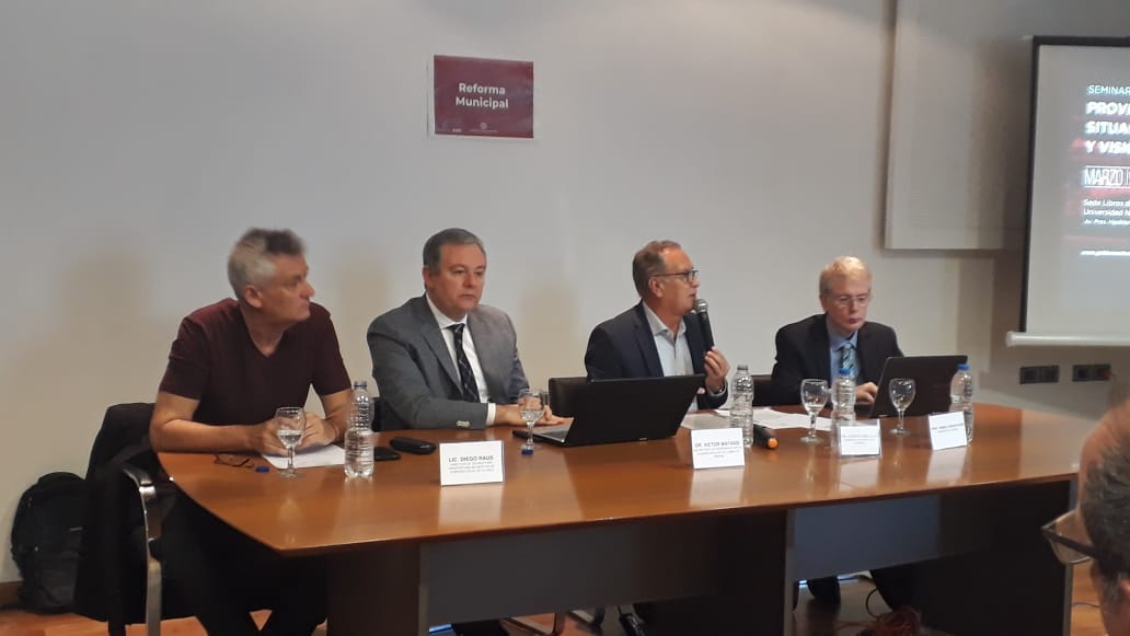 Findel_arg's tweet photo. #Seminario | @dcravacuore expone en el panel sobre "Reforma municipal" de @GobLocalesDes que se realiza en la @UNLaOficial https://t.co/9wLhdSOhf5