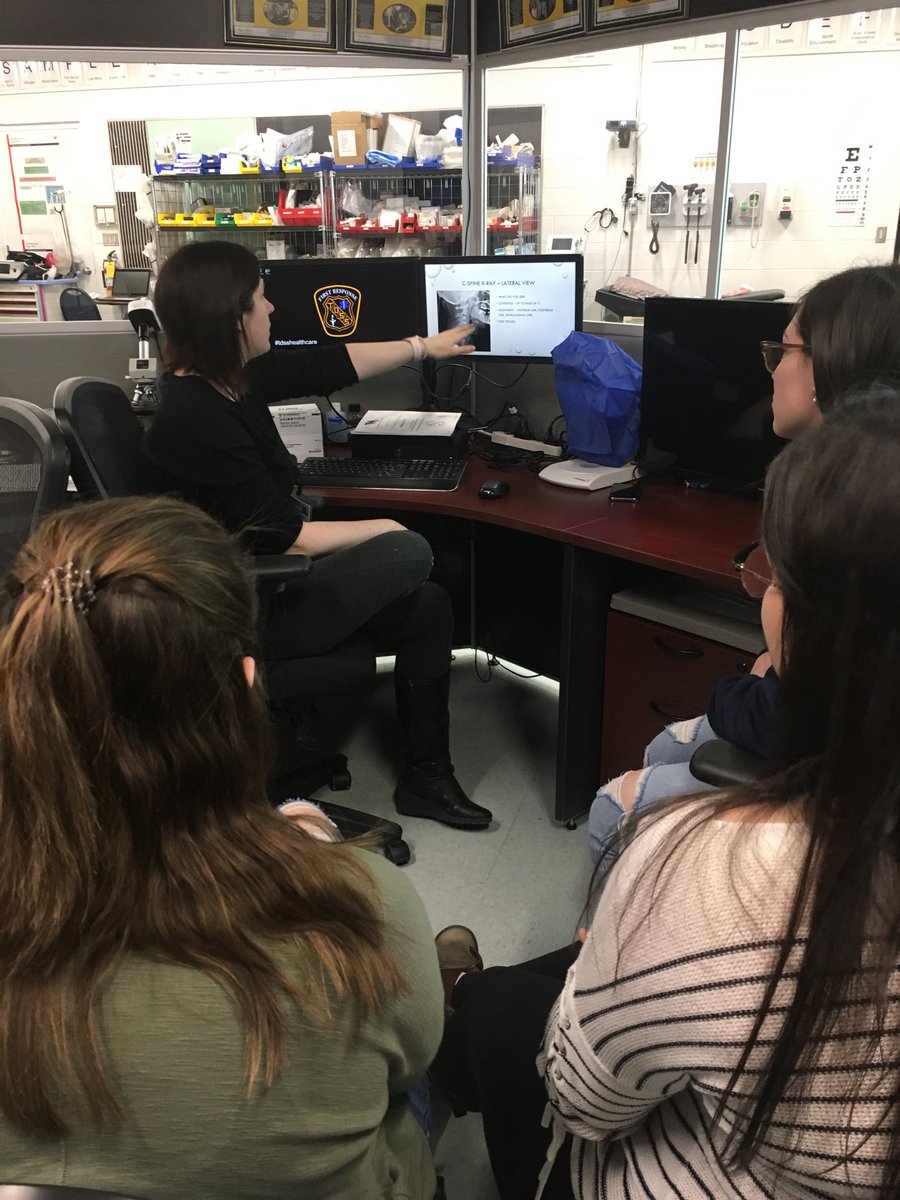 Mclean17925's tweet image. #tdsshealthcare has discovered 2 fractures on x-ray Our pt will be moving onto to # ⁦@thenosm⁩ ⁦@TDSSsaints⁩ # clinic ⁦@DSBONE1⁩ #authentic #casebasedlearning