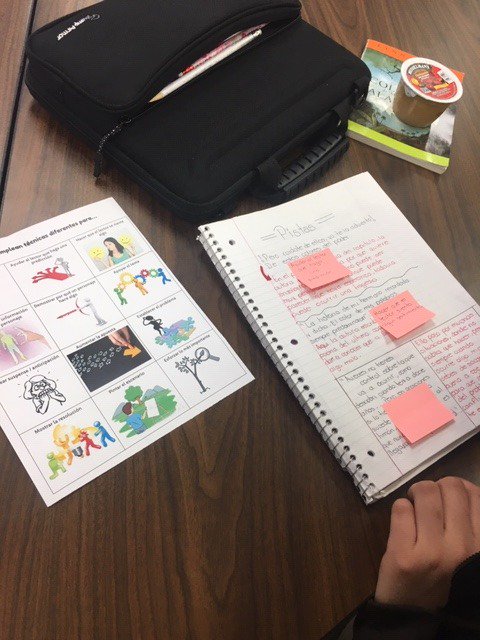 Sharescuela's tweet photo. Hoy @ccsd21holmes analizamos los motivos detrás del empleo de todas las técnicas literarias que usó @LynnJoseph1 en su libro magnífico El color de mis palabras.  Estoy orgullosa de la cualidad y profundidad de pensamiento de mis alumnos. #21learns #proudteacher https://t.co/vZGk07GHjZ