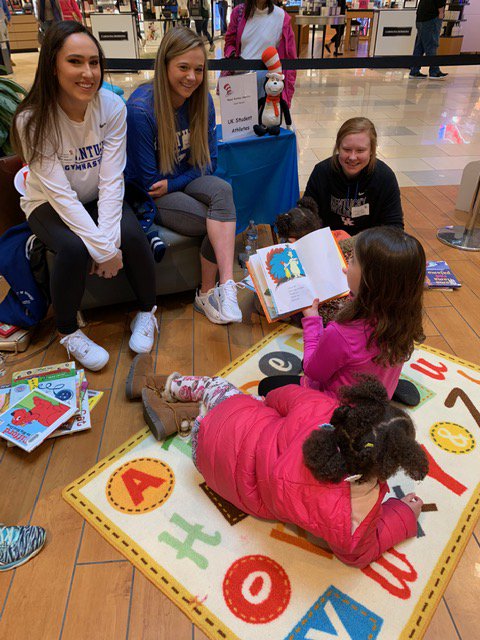 UKAthletics's tweet image. As part of @PassportHealthP's #CatsInTheCommunity program, members of the @UKFootball, @UKGymnastics and @UKWomensSoccer teams recently volunteered with the Read Across America program at Fayette Mall. #WeAreUK