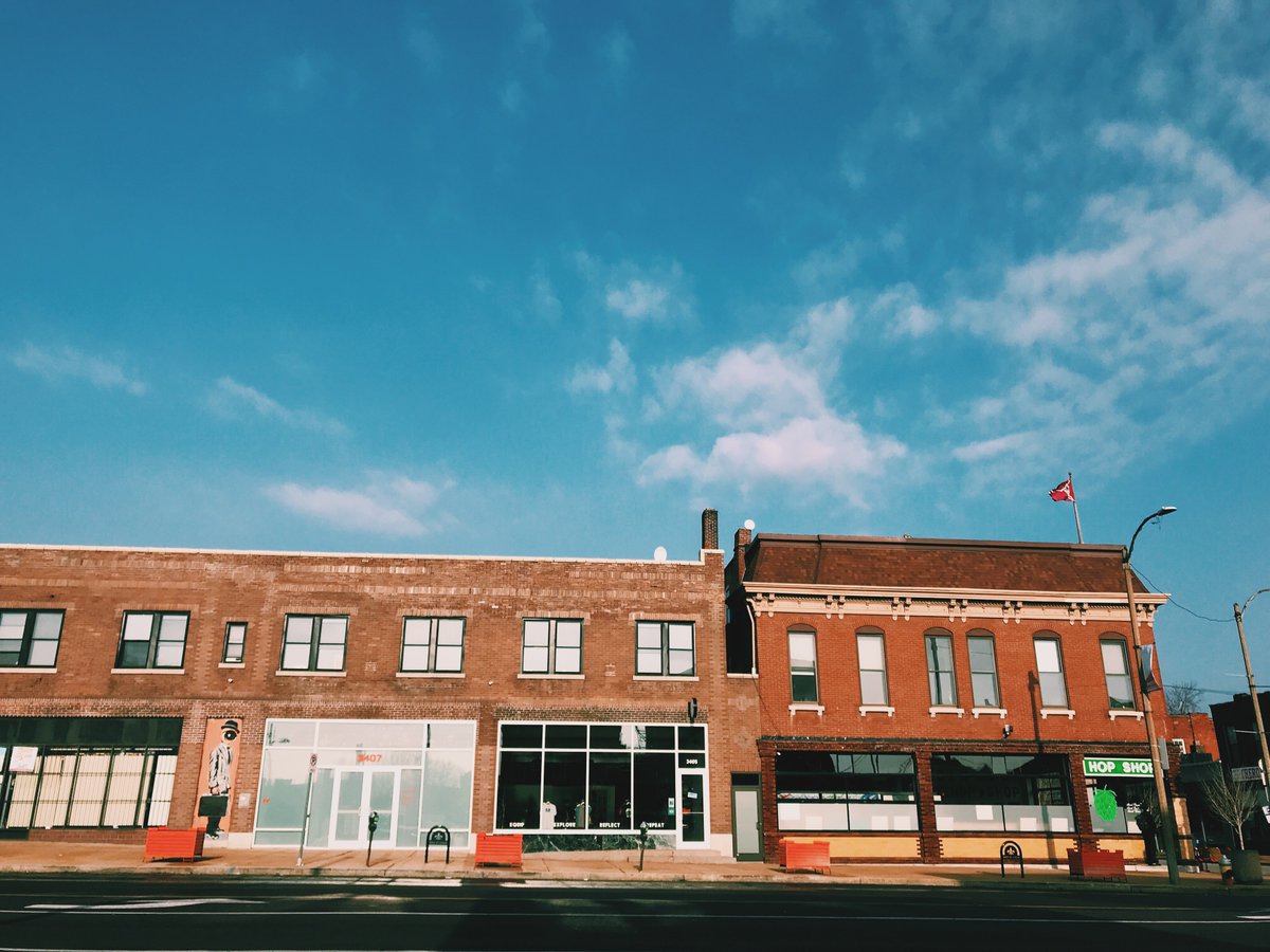 nebulaSTL's tweet photo. happy first day of spring, STL! #nebulastl #cherokeestreet #itsfinallyspring https://t.co/JHuaNRoha2