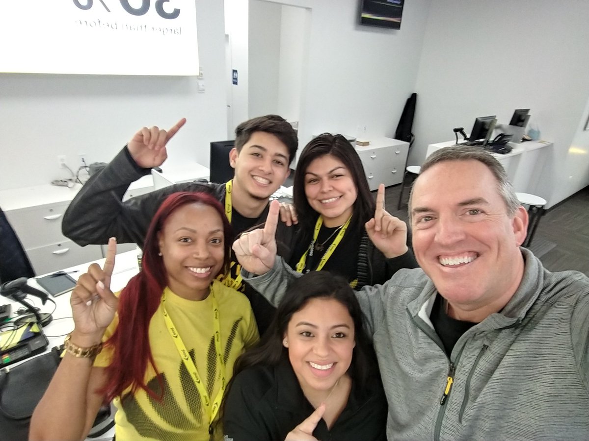 jimmills22's tweet photo. Great team at @SprintNapTown , looking great! Thanks for all you do! @AngelGomez143 https://t.co/8hEkbJLGar