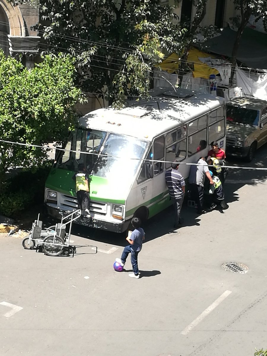 lajuarezDF's tweet photo. La corrupción de #parquimetros #mordida a la @SSP_CDMX y #opevsa del microbús que estacionan por las noches en campamento Roma esq Milán y le quitan araña #UrgeSolucion @nenulo @Claudiashein https://t.co/LL3l012NBB
