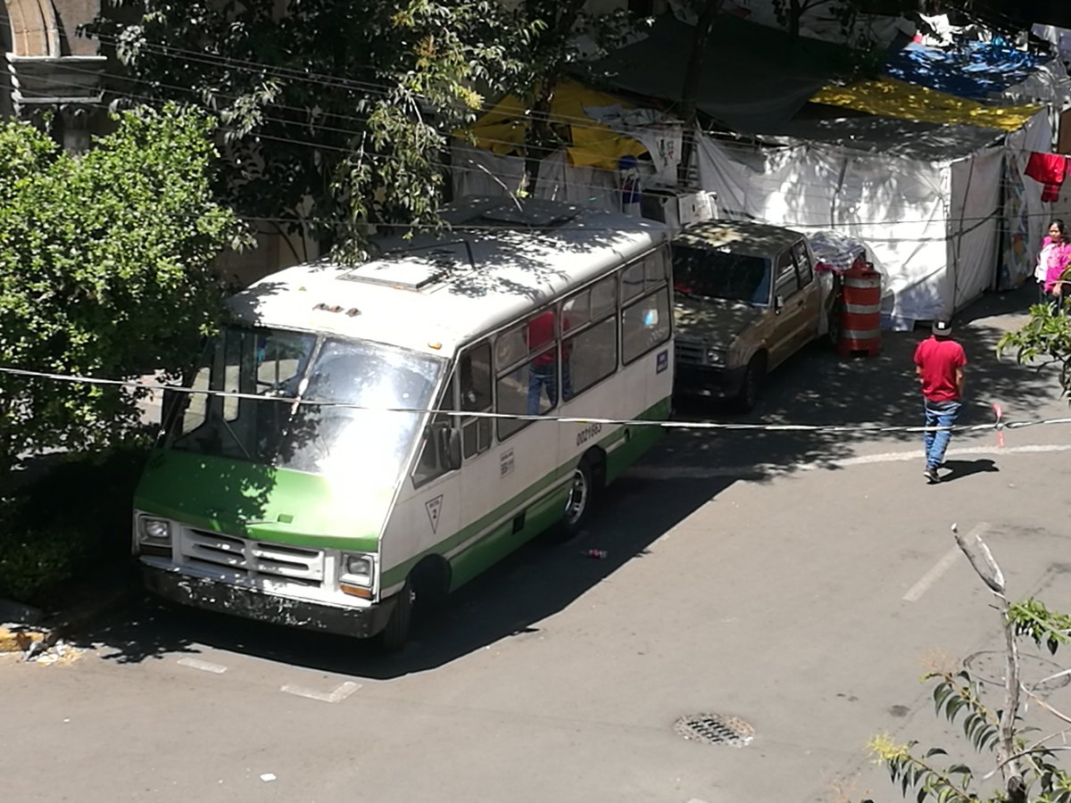 lajuarezDF's tweet photo. La corrupción de #parquimetros #mordida a la @SSP_CDMX y #opevsa del microbús que estacionan por las noches en campamento Roma esq Milán y le quitan araña #UrgeSolucion @nenulo @Claudiashein https://t.co/LL3l012NBB
