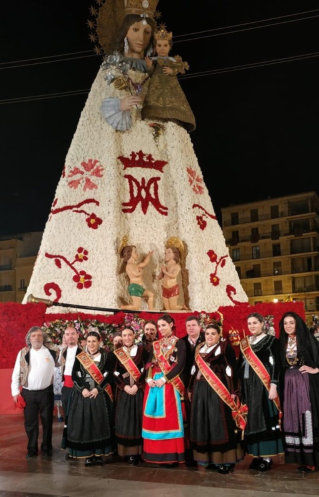 Hermanados en las Fallas. Una delegación del <a href="/AytoBurgos/">Ayuntamiento de Burgos</a>, encabezada por la concejala <a href="/cblascod/">Carolina Blasco</a>, participa en los actos de las #Fallas2019 <a href="/Hermandadburgos/">Hermandad de Peñas de Burgos</a> <a href="/BlusasBurgos/">Peñas de Burgos</a> diariodeburgos.es/noticia/Z191BC…