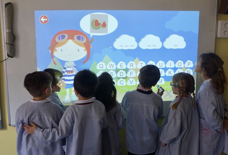 educacion3_0's tweet photo. ¿Cómo ayudar a los estudiantes de #Infantil con la #lectoescritura? @maria_DT_ es docente en @esclavasstdr y tiene un divertido ayudante, Leo. ¡Conócelo!#competencialinguistica #aula #estudiantes #experiencia https://t.co/84dUQjnv8m https://t.co/sc1C1fB5de
