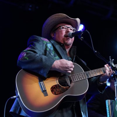 #NewProfilePic thanks to <a href="/andreworth/">Andrew Orth Photos</a> for the shot, <a href="/RayStephenson/">Ray Stephenson</a> for the cool jacket and <a href="/LarriveeGuitars/">Larrivée Guitars</a> <a href="/schertleraudio/">schertler</a> for the killer guitar!