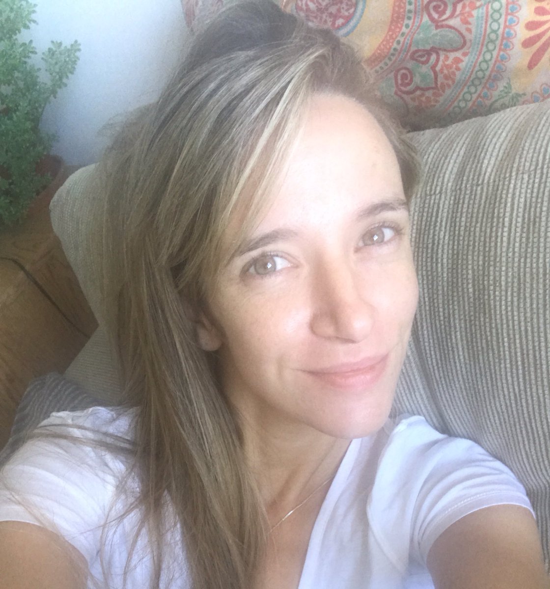 andreaLorenapar's tweet photo. Sin filtro y con el micelar Just en mi carita ! 
#probalo 🔜desmaquillante micelar just , promo semanal : al 40% , solo $900 ! 
#miercoles #columnavertebraldelasemana https://t.co/QdKHJavspo