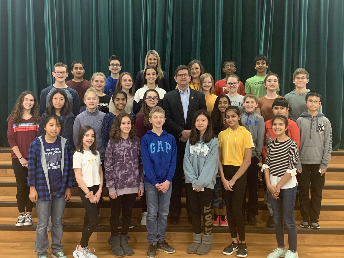 KEdmonds103's tweet photo. Thank you @RepSchneider for coming to Daniel Wright Junior High today to talk to our students and answer their questions!  #Engage103 https://t.co/OpVXidg4pU