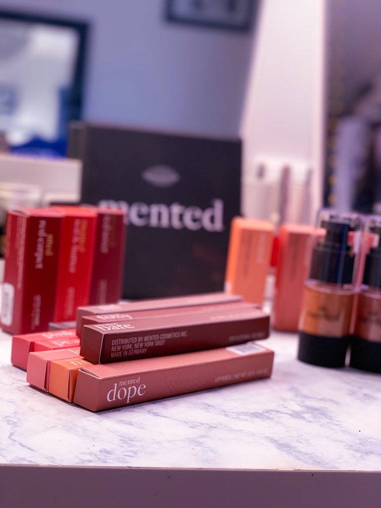 Turtle1920's tweet image. Currently filming a video featuring all of my @mentedcosmetics goodies 🖤 I love the fact that EVERY single product caters to people of color!!!

#mented #mentedcosmetics #woc #makeupforwoc #highlighter #lipliner #turtlelovesbeauty #ilm #mua #ncmua #wocmakeup #blackownedbusiness