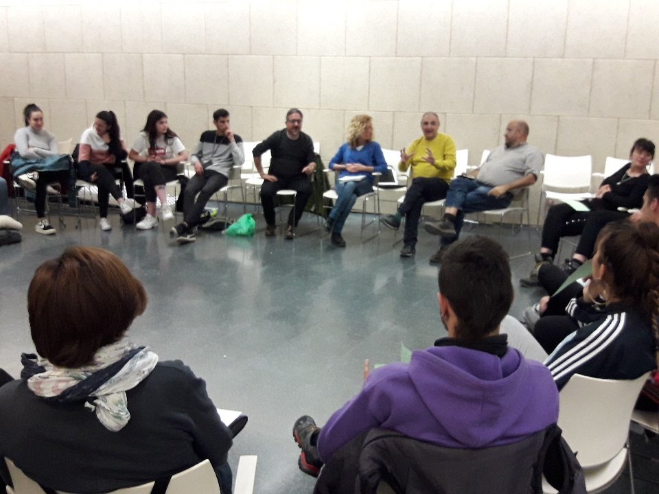 CASC_CAT's tweet photo. Presentació “Cultura, Animació i Gestió Cultural” de @carlesmonclus a Sabadell
#AnimacióSociocultural #AnimaciónSociocultural
Organitza @CASC_CAT @quadernsanima @ribot_serra
#ASC_UB18 https://t.co/ndbBj0zn6R