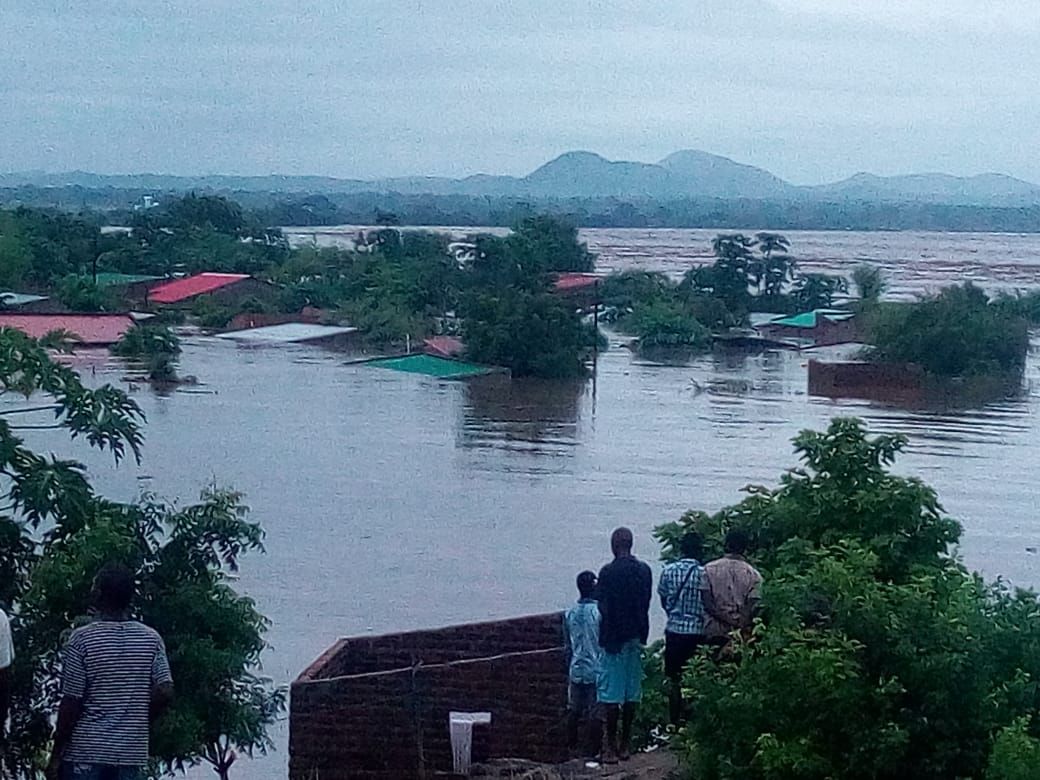 GVSwahili's tweet photo. Kimbunga Chasababisha Uharibifu Mkubwa Zimbabwe na Nchi za Kusini mwa Afrika https://t.co/AnLyagxyqV https://t.co/ChGb2BQoZC