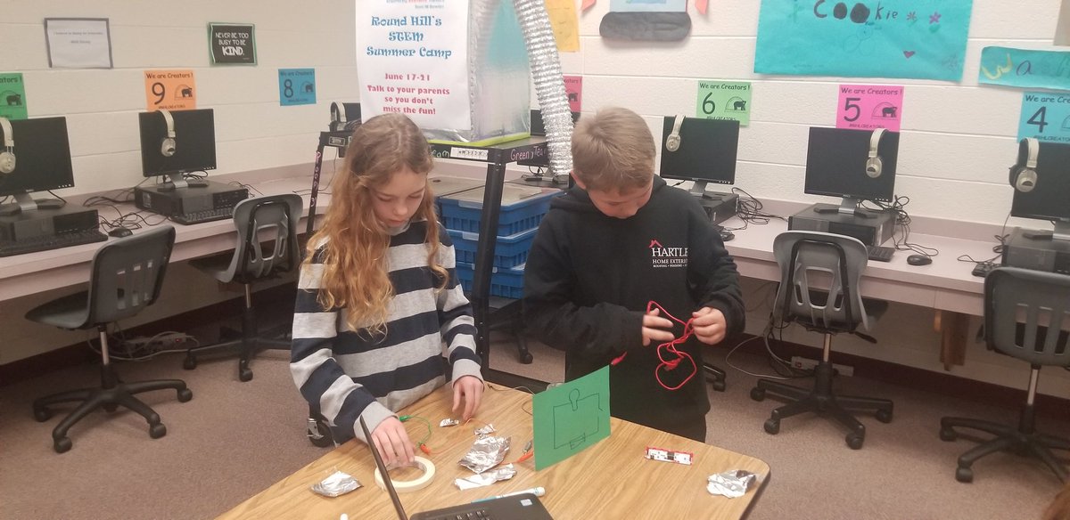 jewellclass's tweet image. Modeling circuits with Makey Makey and Scratch. @RoundHillES @makeymakey @scratch @ScratchEdTeam #electriccircuits #curriculumcrossover #computerscience