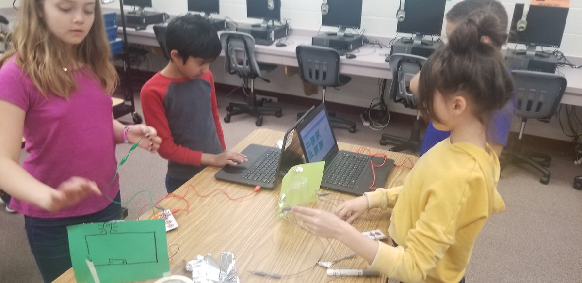 jewellclass's tweet image. Modeling circuits with Makey Makey and Scratch. @RoundHillES @makeymakey @scratch @ScratchEdTeam #electriccircuits #curriculumcrossover #computerscience