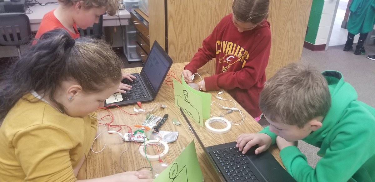 jewellclass's tweet image. Modeling circuits with Makey Makey and Scratch. @RoundHillES @makeymakey @scratch @ScratchEdTeam #electriccircuits #curriculumcrossover #computerscience