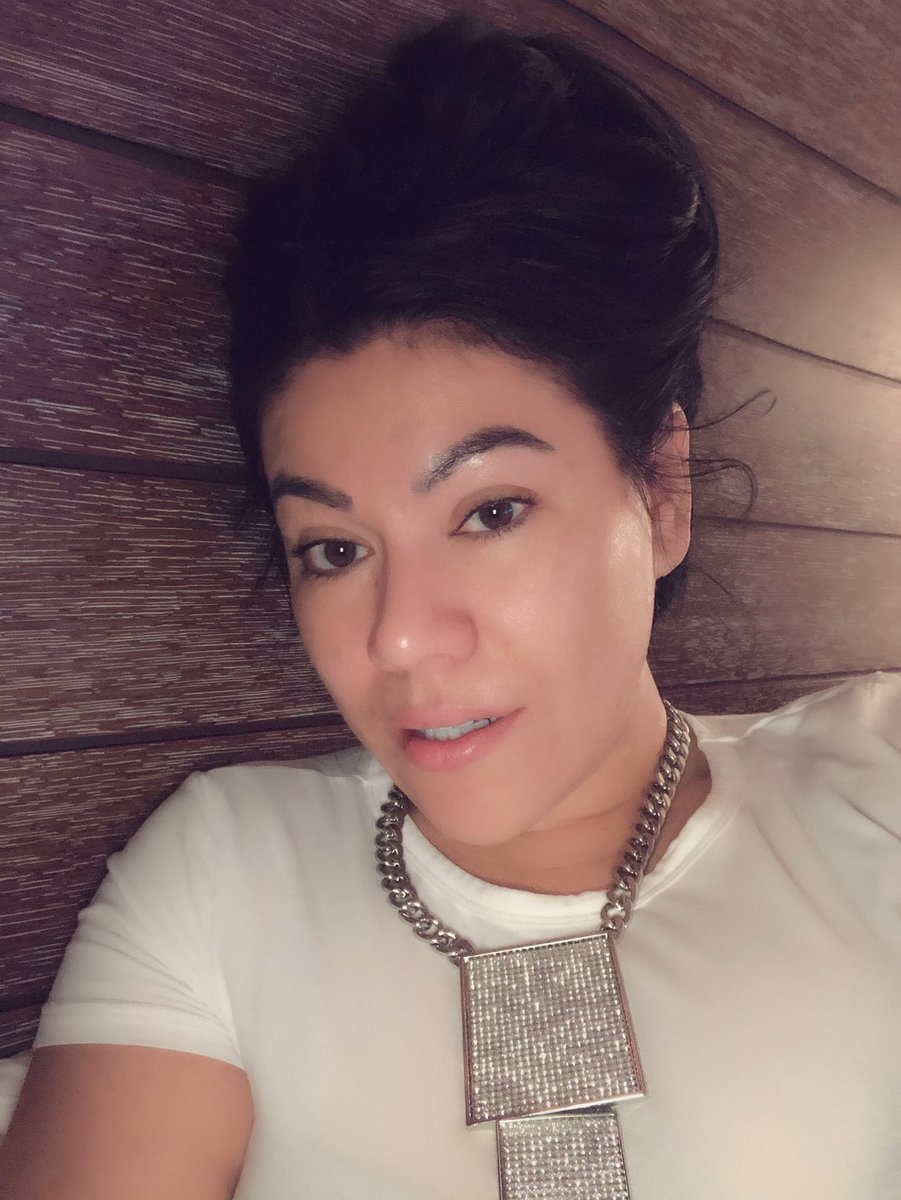 _anarica's tweet photo. car exploded yesterday can not be, when it is not one thing is another, that's why I have to rest tomorrow to work and when I return I will have to fix my car, or someone wants to give me a rait? https://t.co/bAWm67Opnj