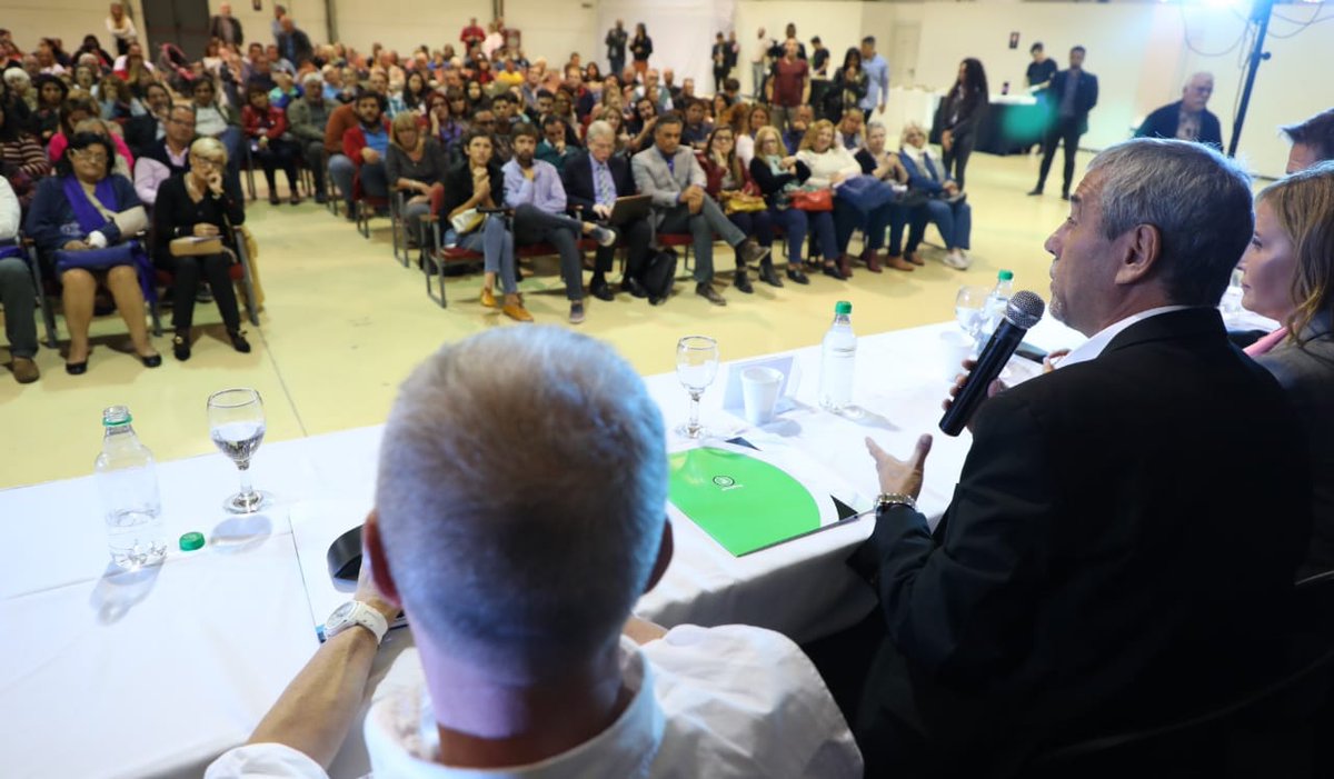 jorgeferraresi's tweet photo. Hoy visité la @UNLaOficial para participar del seminario "Provincia y Municipios: situación actual, desafíos y visión de futuro". Es importante recuperar el debate. Hoy participamos dirigentes políticos, académicos, estudiantes y la comunidad en gral. ¡Gracias por la invitación! https://t.co/TYTMTPgkFz