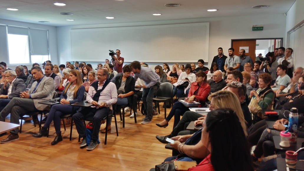 GobLocalesDes's tweet photo. En el Seminario #GobiernosLocalesLanús Diego Raus, @victormatassi, @dcravacuore y @AlbertoDescalzo exponen sobre la reforma municipal. #GobiernosLocalesPBA https://t.co/8ccLyCT6Hx