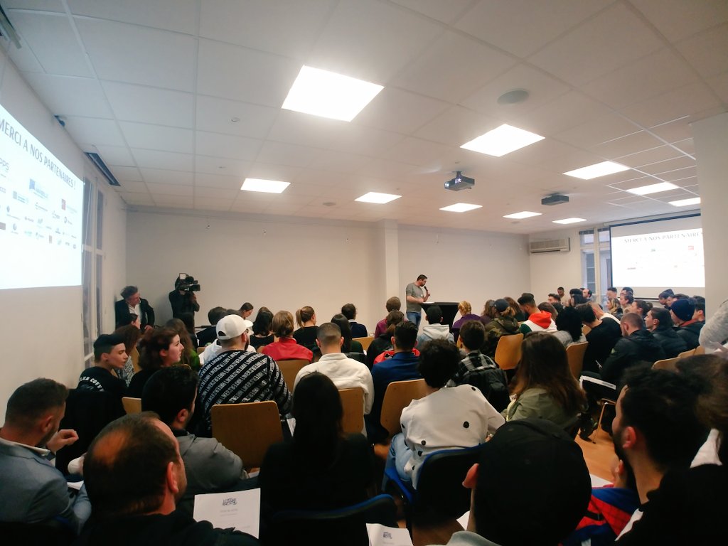 UPE13_'s tweet photo. #Makethechoice 👉 Ce soir, c'est le speed dating des coachs : 30 secondes pour se présenter et convaincre.🎙️ Les porteurs de projet votent pour leurs coachs préférés ! 🤩 https://t.co/Y9qWFwxZYj