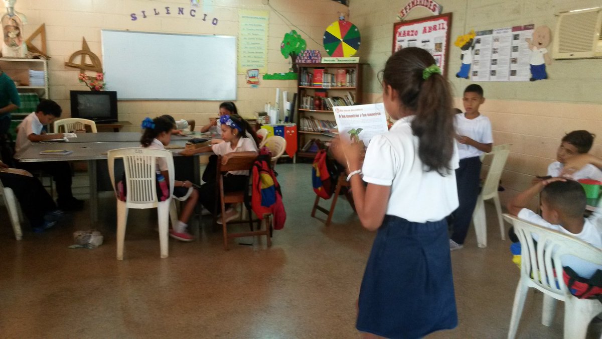 CraAlberto's tweet photo. Hoy 20/03/19 los niños del 5to grado " A " hicieron uso en el espacio del C.R.A de una valiosa herramienta como lo es la Revista Tricolor. @Sucre_CBITALP @Geamarabilis @maritzabp27 @Circuito3_Sucre @elirm18 https://t.co/Iv1NZNT88n