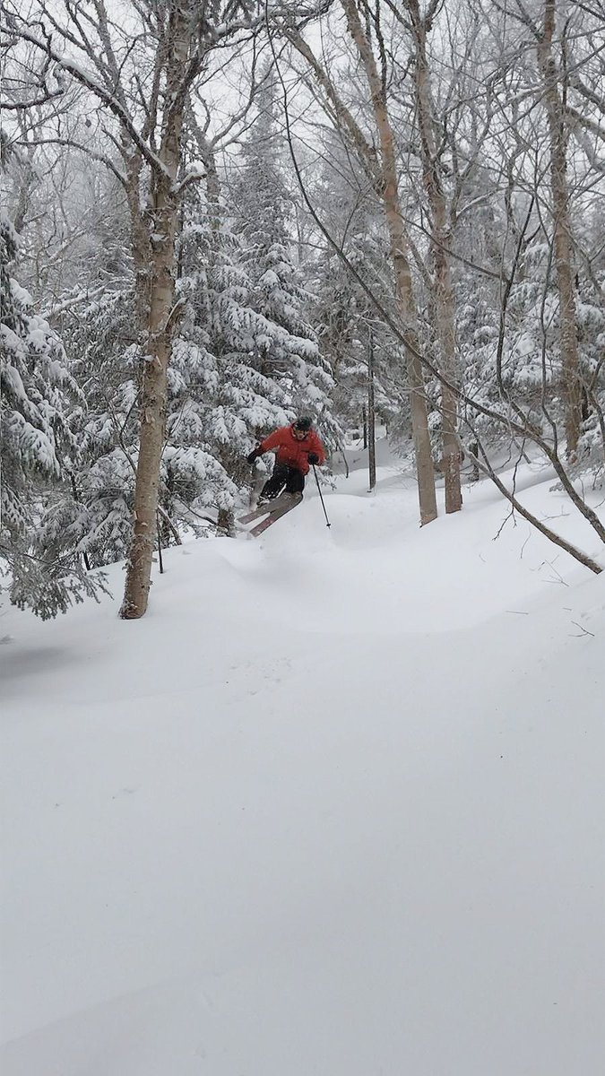 wkndexplorers's tweet photo. Ripping up some of the last powder of the season @KillingtonMtn ❄️ hopefully one more winter storm before spring. Keeping our fingers crossed! https://t.co/LFOfQVMyjO