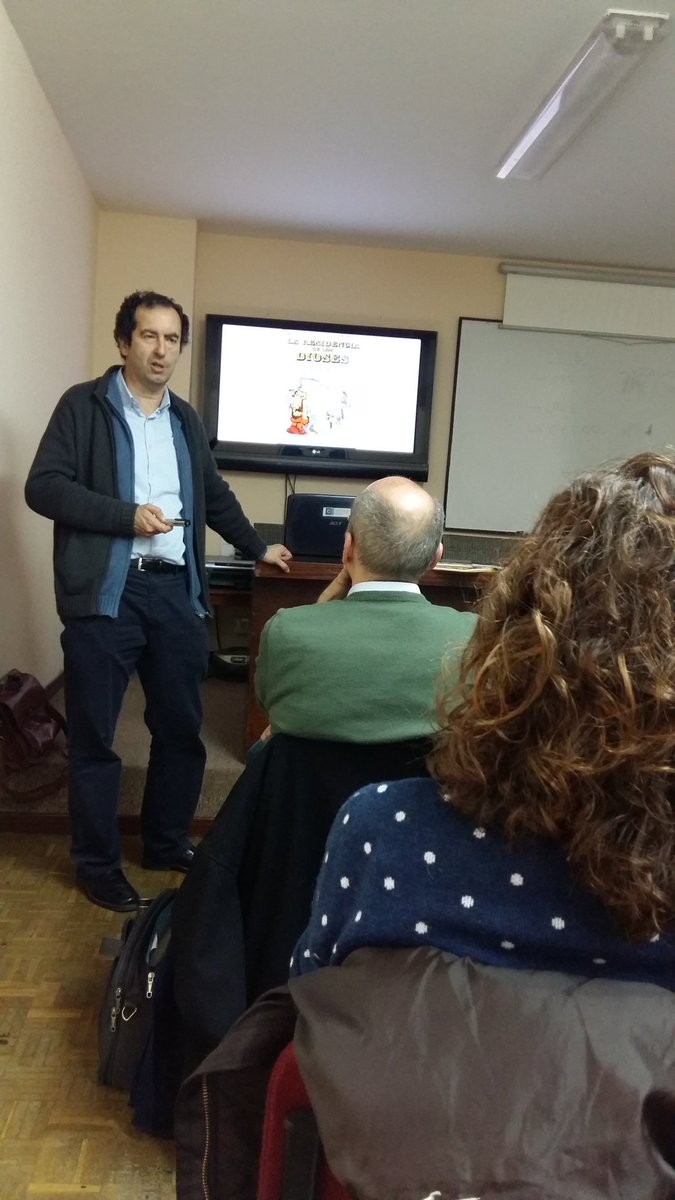 elisabeth_rg's tweet photo. El professor d'Història de la @UIBuniversitat Antoni Marimon parla sobre còmic històric al curs del #CDLIB https://t.co/lckHqhSCOe