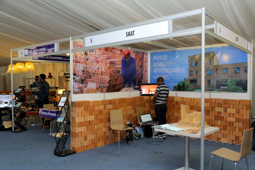HopeMagazine1's tweet photo. This year's #PropertyAndHomeShow will includes walk-through exhibitions, free educational seminars and on-site house demos displaying affordable housing offers and the latest trends in home renovation
More to come of https://t.co/7ImoFc9T0m 
#MadeinRwanda @ThePropertyand2 #Rwanda https://t.co/J6MMNrqcYF