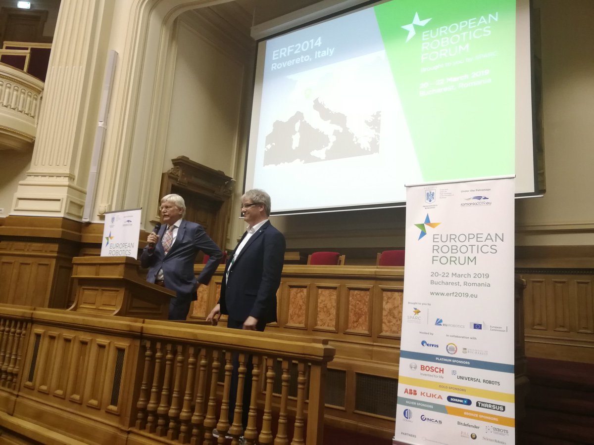 eu_Robotics's tweet photo. Overview of #ERF2014 in Rovereto with the robotics exhibition outside, at the Dom #ERF2019 #10editions #ERF https://t.co/jvh6ZMvSu0