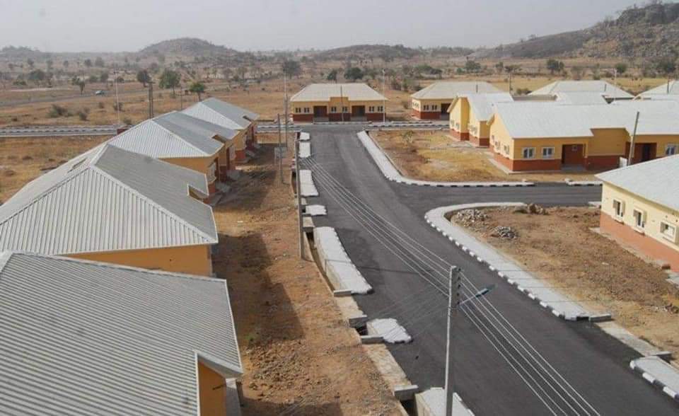 Gen_Buhar's tweet photo. Nigeria; affordable housing is becoming realistic under President Muhammadu Buhari 

Have a glance at the ongoing 40 units of the National Housing Programme in Bauchi State. #NextLevelNigeria #PMBProjects https://t.co/Q4eADMuc2X