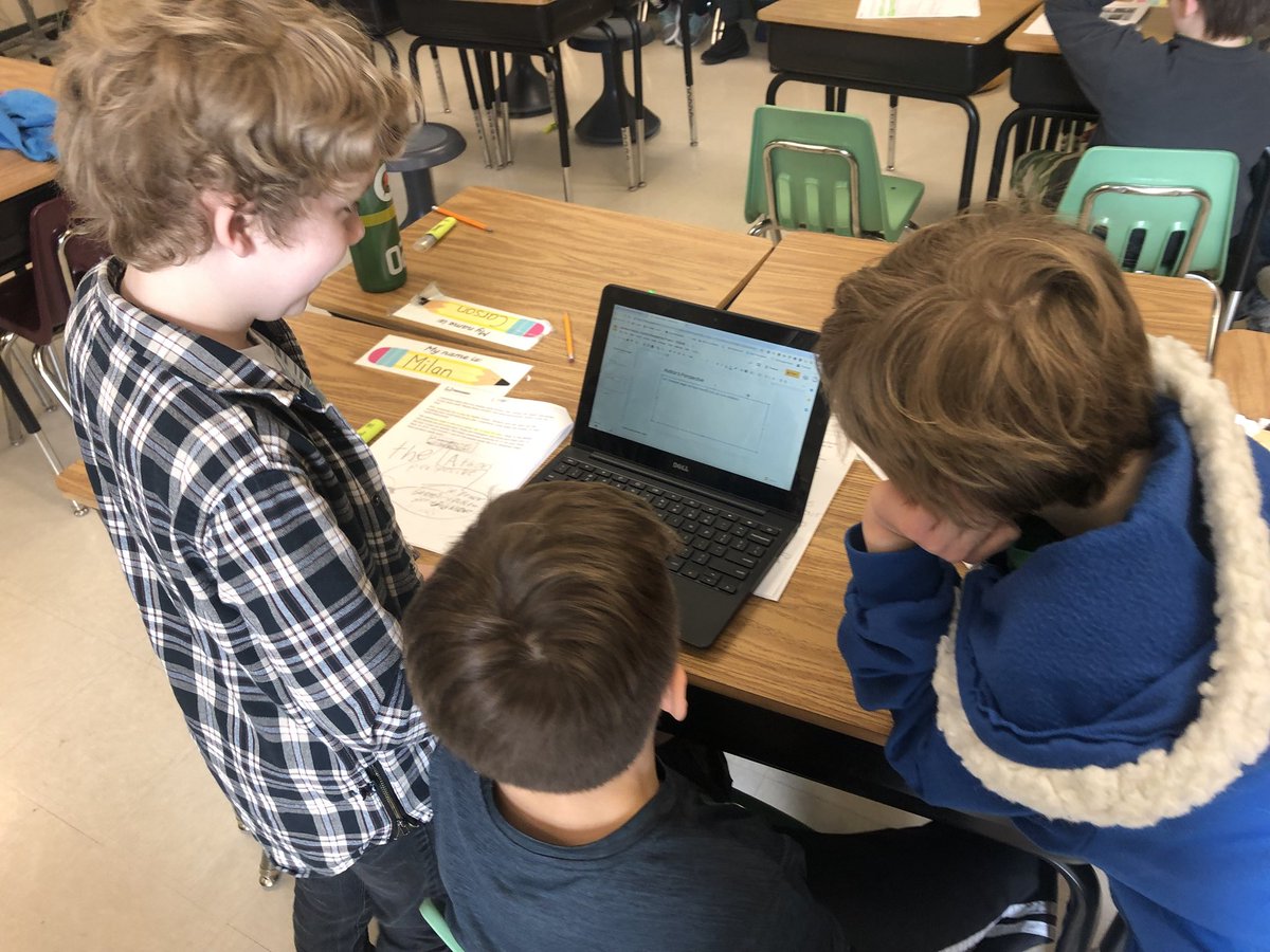 mrsnlearners's tweet photo. Creating and collaborating together to present what we’ve been learning in our reading groups 📚 #blend728 #blendedlearning #flexiblegroups #ENVoY7gems https://t.co/nwmOF4VOat