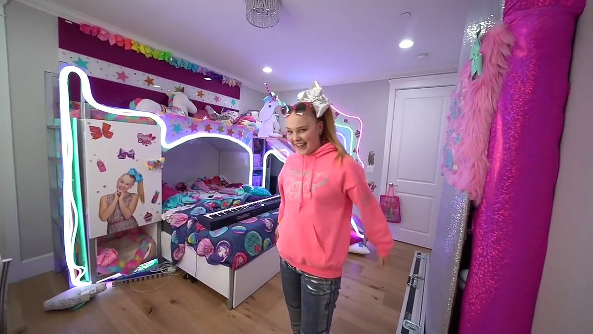 Maria36646407's tweet photo. @itsjojosiwa lovee youu!💗 https://t.co/p5xFG3KbZB