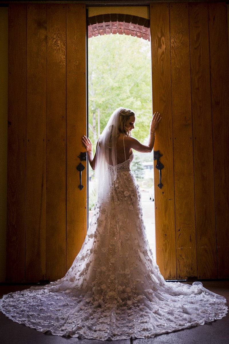 Are you looking to find your dream wedding dress? We made a guide to help you with the search! 
crookedwillowevents.com/blog/page/4/