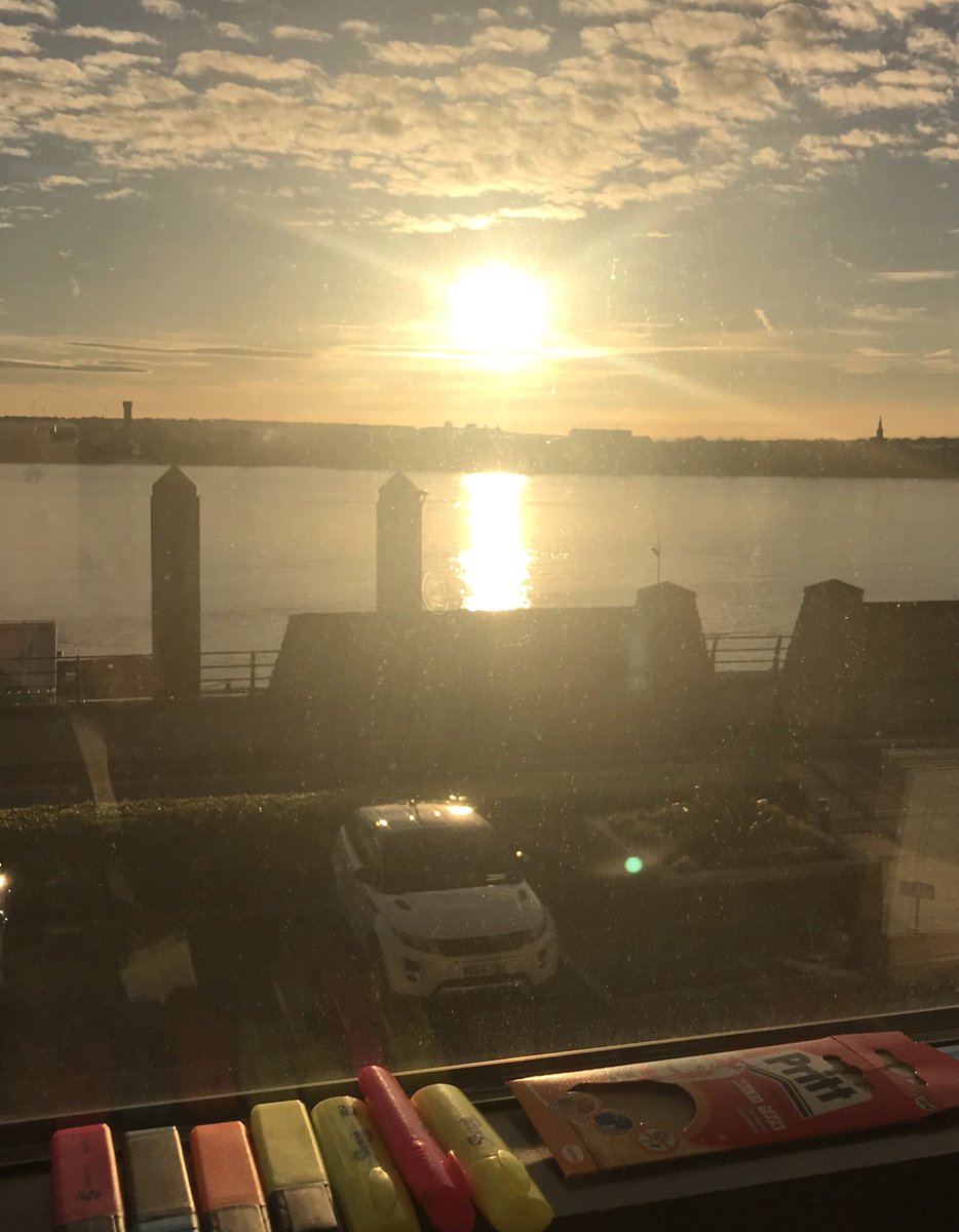 MarieHallEmpowr's tweet photo. Not only do I get to work for the best legal services business ever @PureBGroup #PUREBusinessGroup but I also get to see this every evening from my office window π #TEAMPURE interested in coming to work with us, send your CV over to Sarah Murray who youβll also find on LinkedIn https://t.co/ktXUu7Avtk