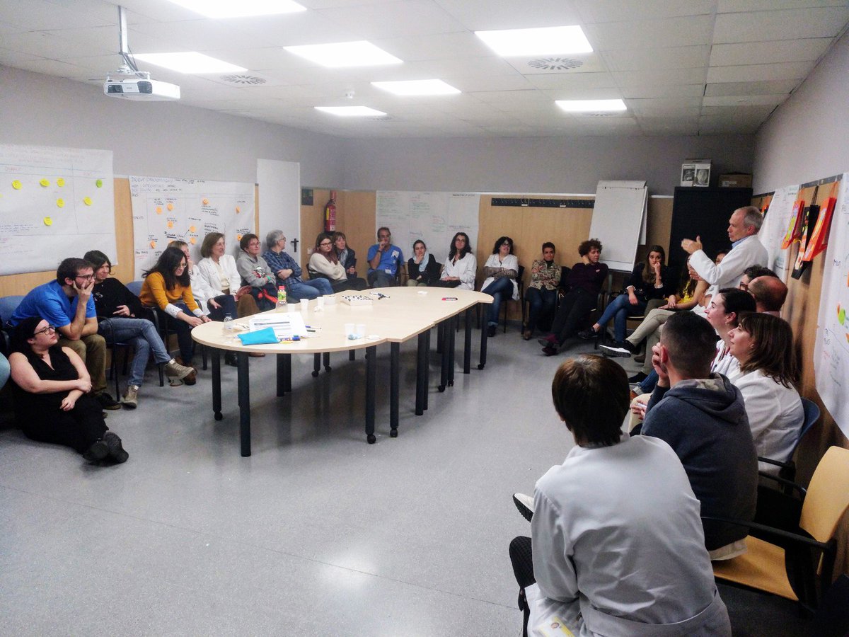 CAPLesHortes's tweet photo. ⭐️ Ahir, vàrem tenir la segona la segona sessió dins del cicle de reunions d'elaboració del pla estratègic 2019-2022. En aquest cas, ens vàrem proposar fer una reflexió àmplia i iniciar la formulació del pla estratègic. #reptes #nousobjectius #plaestratègic #2019 https://t.co/9klvkrftqn